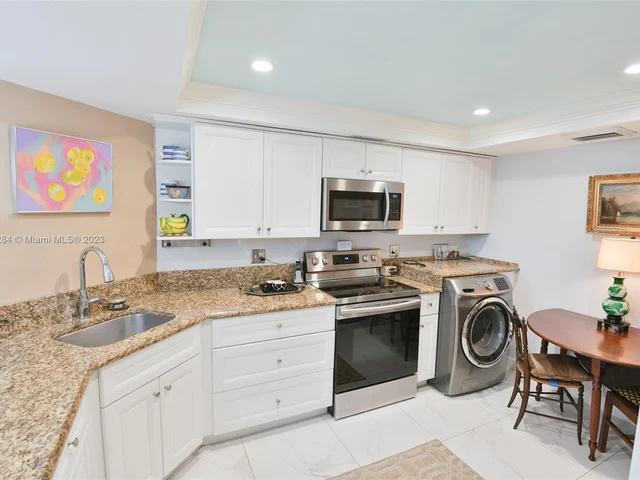 2400 Presidential Way # 406, West Palm Beach FL 33401