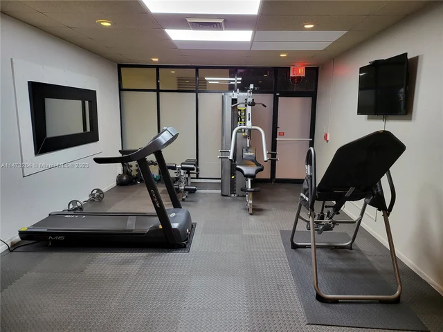 2400 Presidential Way # 406, West Palm Beach FL 33401