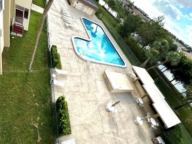 800 NE 195th St # 414, Miami FL 33179