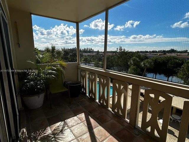 800 NE 195th St # 414, Miami FL 33179