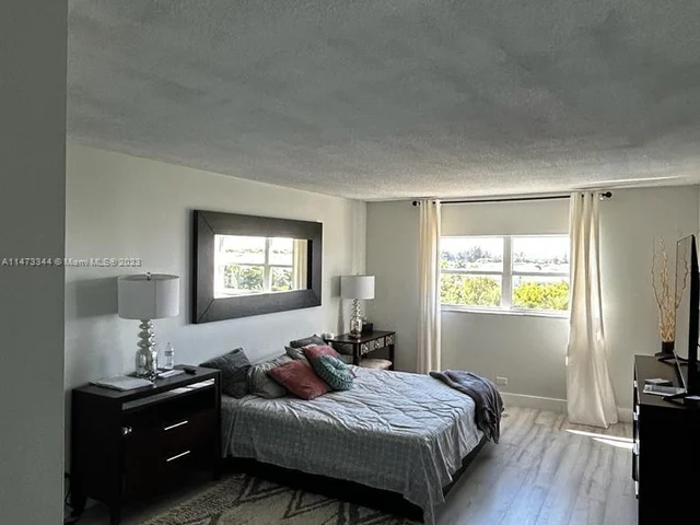 800 NE 195th St # 414, Miami FL 33179