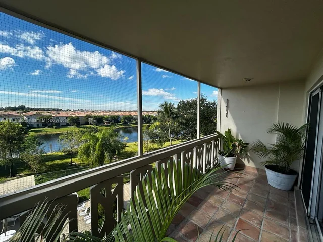 800 NE 195th St # 414, Miami FL 33179