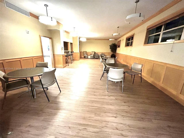 800 NE 195th St # 414, Miami FL 33179