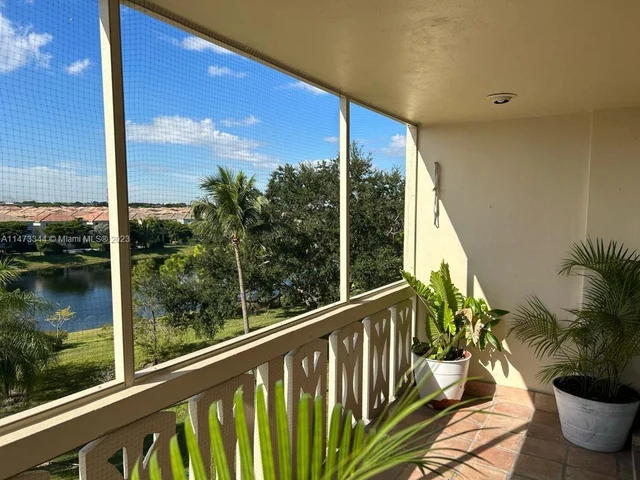 800 NE 195th St # 414, Miami FL 33179