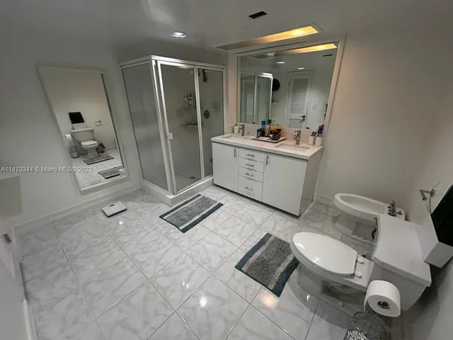 800 NE 195th St # 414, Miami FL 33179