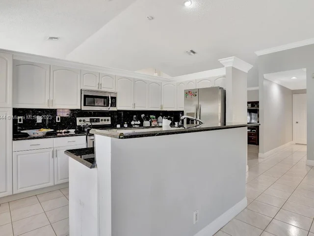 10810 Fox Glen Dr, Boca Raton FL 33428