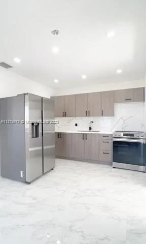 1015 NW 1st Ave # 5, Hallandale Beach FL 33009