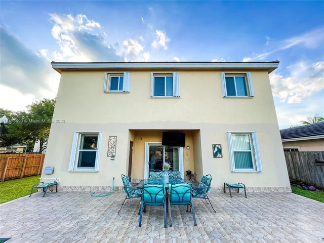 657 SE 30th Ter, Homestead FL 33033