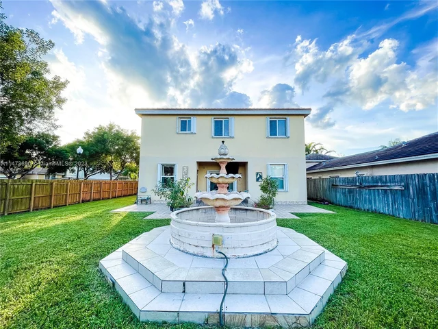 657 SE 30th Ter, Homestead FL 33033