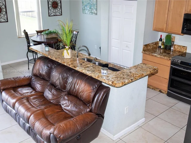 657 SE 30th Ter, Homestead FL 33033