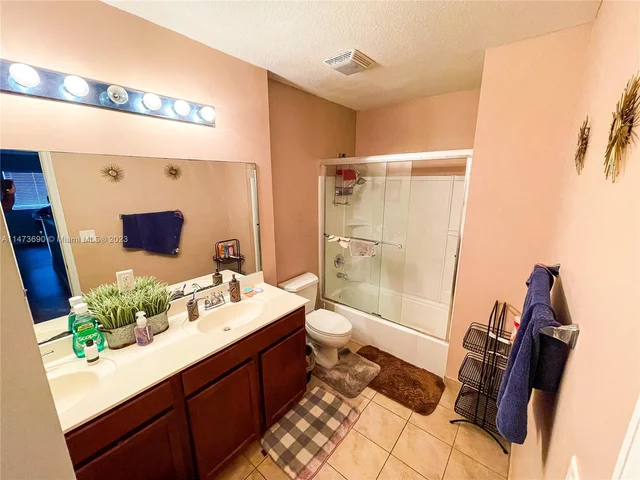 657 SE 30th Ter, Homestead FL 33033