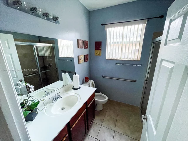 657 SE 30th Ter, Homestead FL 33033