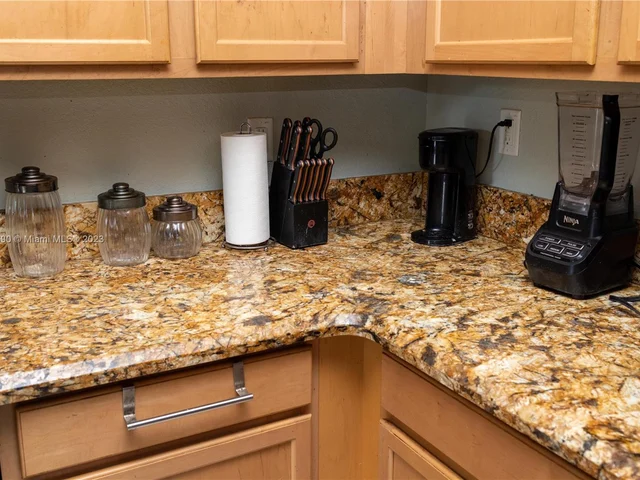 657 SE 30th Ter, Homestead FL 33033