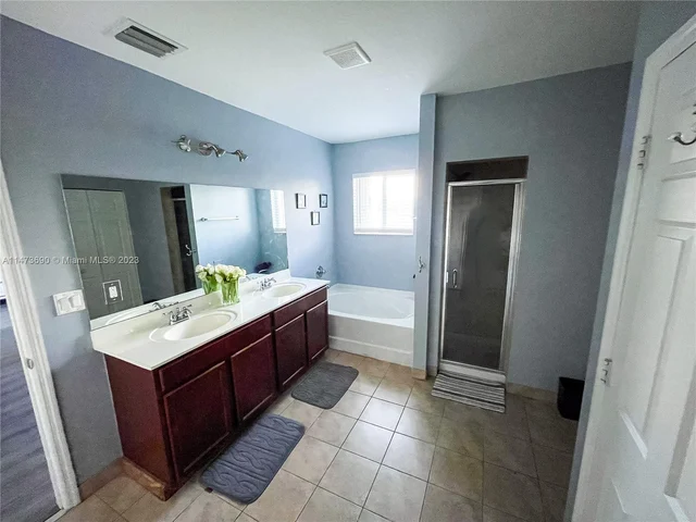 657 SE 30th Ter, Homestead FL 33033