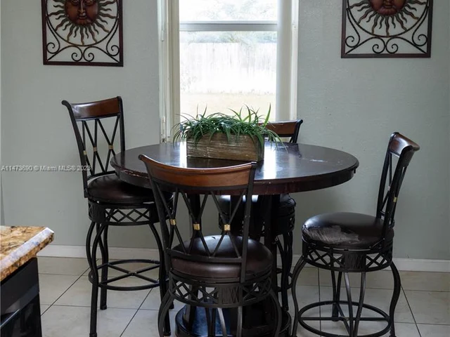 657 SE 30th Ter, Homestead FL 33033