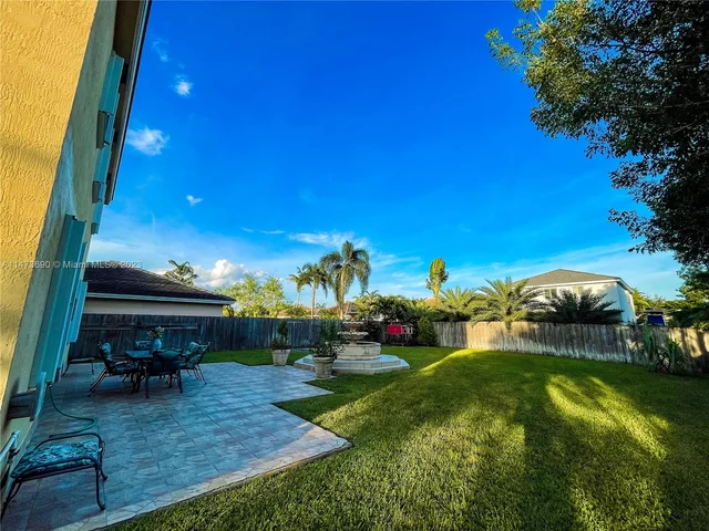 657 SE 30th Ter, Homestead FL 33033