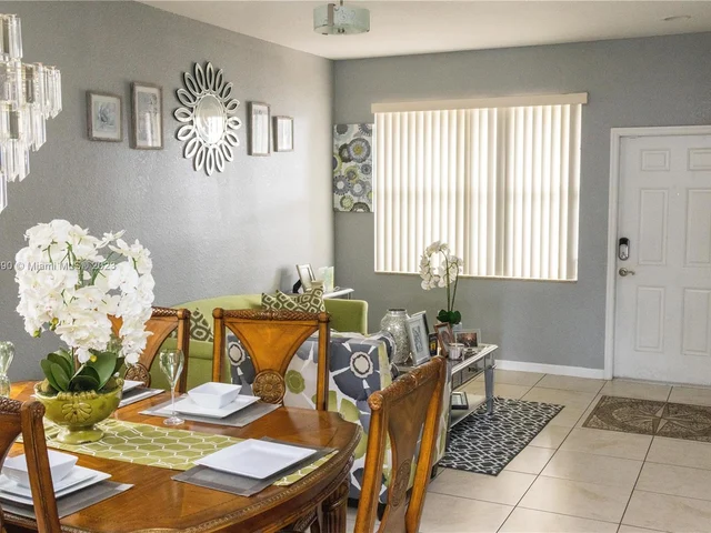 657 SE 30th Ter, Homestead FL 33033