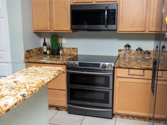 657 SE 30th Ter, Homestead FL 33033