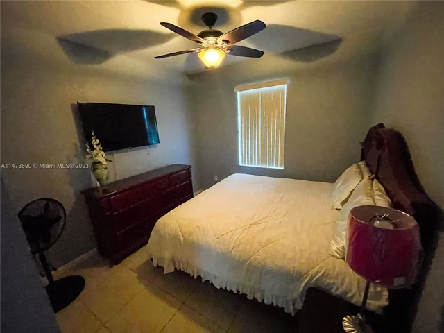 657 SE 30th Ter, Homestead FL 33033