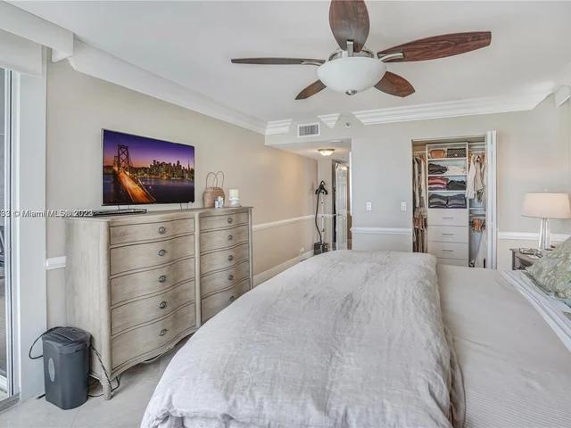 6767 Collins # 901, Miami Beach FL 33141