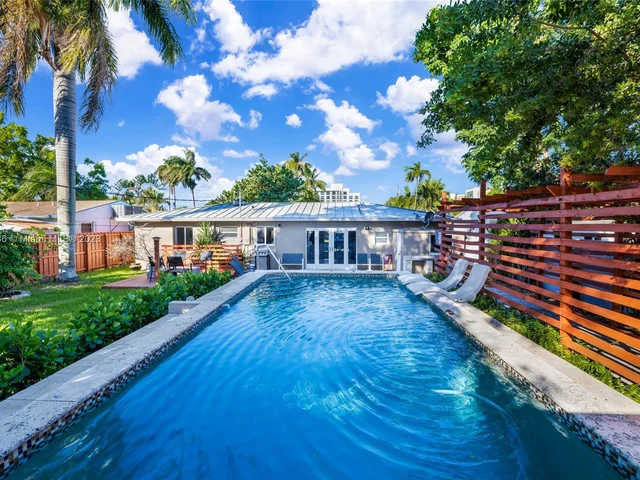 122 NE 1st Ct, Dania Beach FL 33004