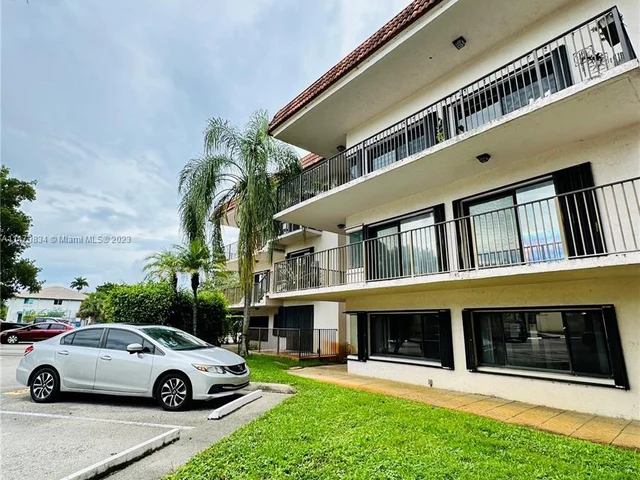 4730 SW 62nd Way # 104, Davie FL 33314