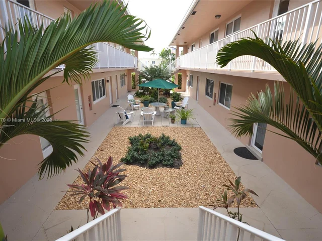 2753 NE 28th St # 8E, Lighthouse Point FL 33064