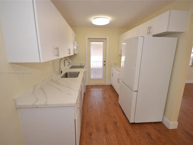 2753 NE 28th St # 8E, Lighthouse Point FL 33064