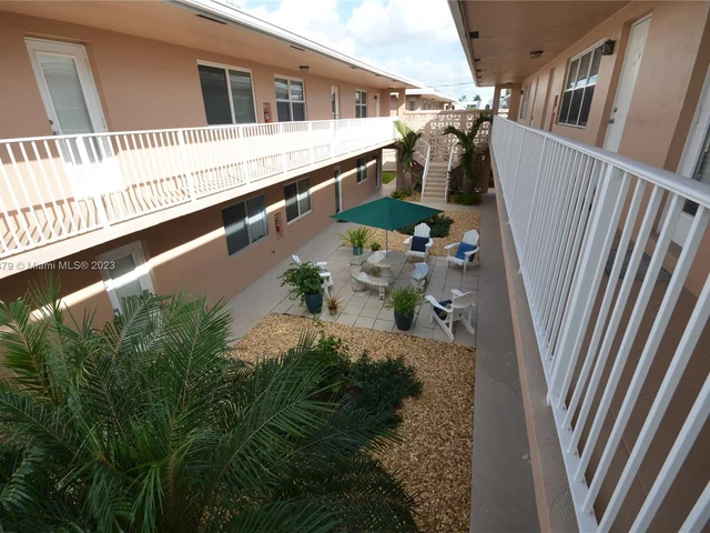 2753 NE 28th St # 8E, Lighthouse Point FL 33064