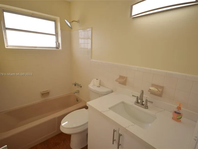 2753 NE 28th St # 8E, Lighthouse Point FL 33064