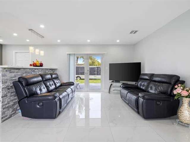 509 NW 15th St, Homestead FL 33030