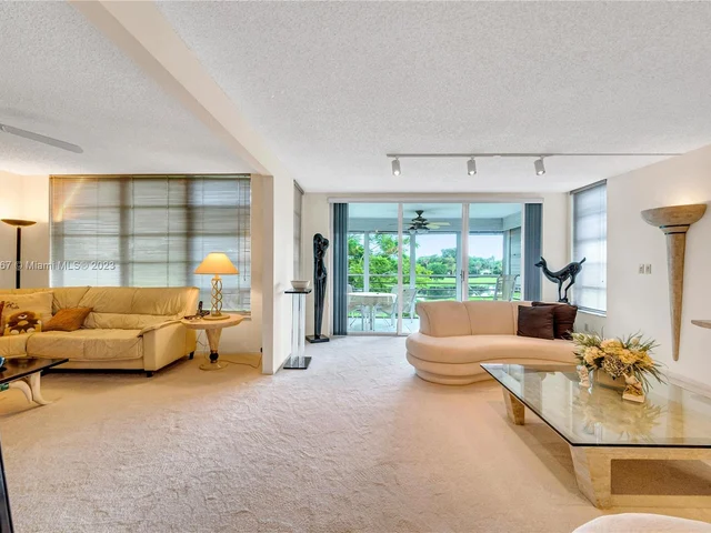 808 Cypress Blvd # 302, Pompano Beach FL 33069