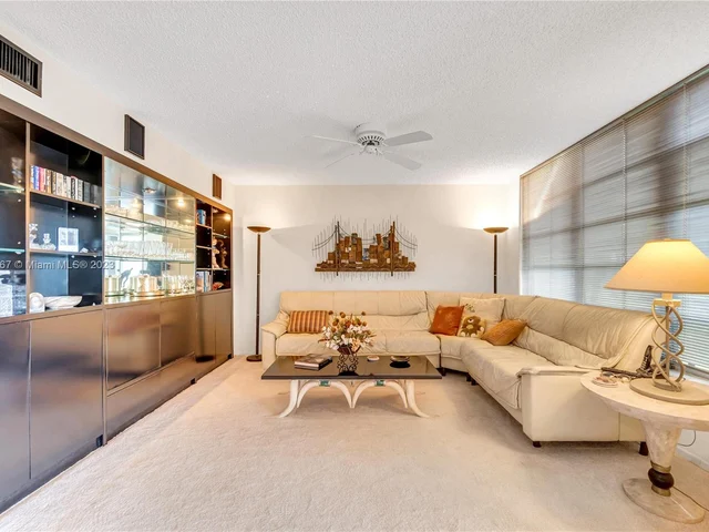 808 Cypress Blvd # 302, Pompano Beach FL 33069