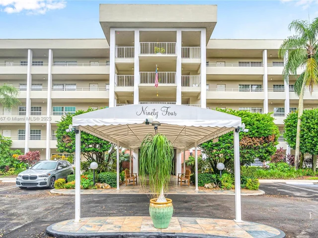 808 Cypress Blvd # 302, Pompano Beach FL 33069