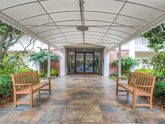 808 Cypress Blvd # 302, Pompano Beach FL 33069