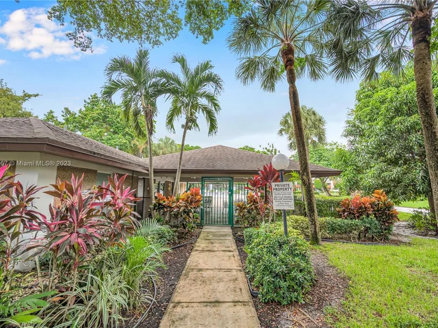 808 Cypress Blvd # 302, Pompano Beach FL 33069