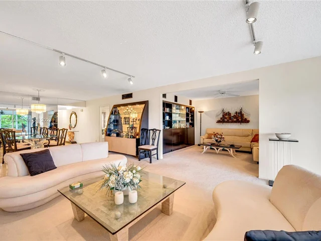 808 Cypress Blvd # 302, Pompano Beach FL 33069