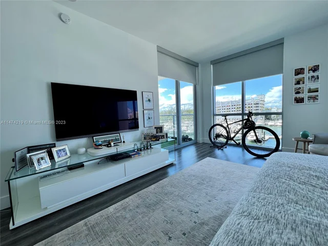 17111 Biscayne Blvd # 401, North Miami Beach FL 33160