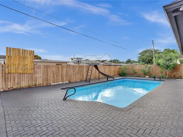 1082 W 71st St, Hialeah FL 33014