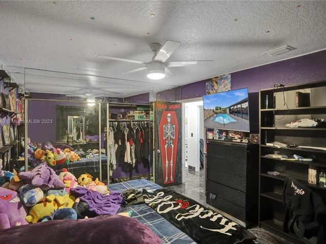 1082 W 71st St, Hialeah FL 33014