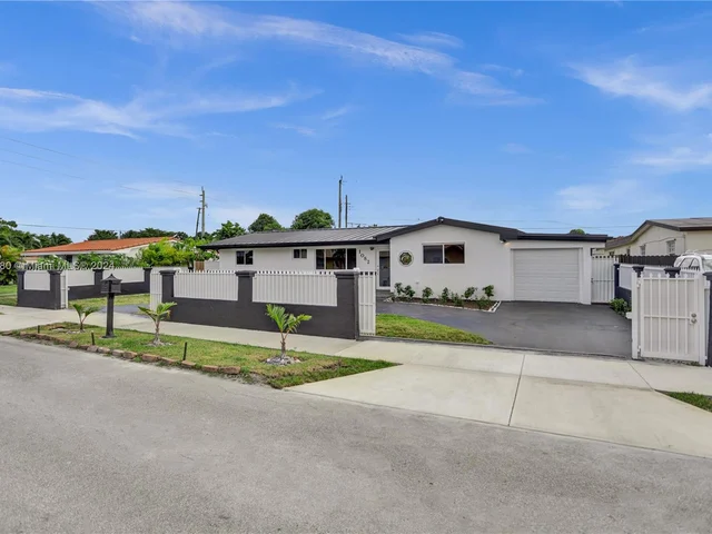 1082 W 71st St, Hialeah FL 33014
