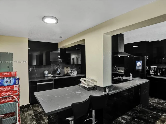 1082 W 71st St, Hialeah FL 33014