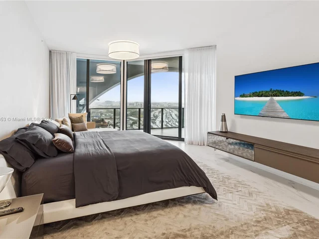 1000 Biscayne Blvd # 1902, Miami FL 33132