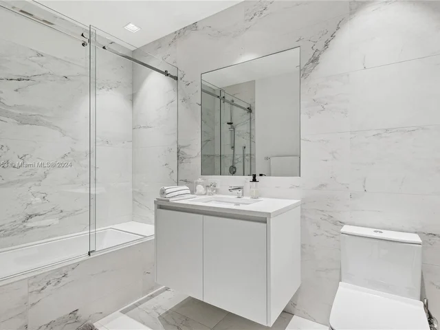 1000 Biscayne Blvd # 1902, Miami FL 33132