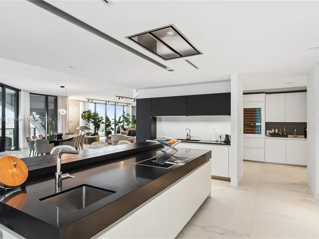 1000 Biscayne Blvd # 1902, Miami FL 33132