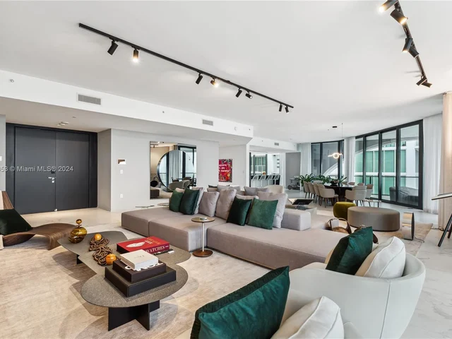 1000 Biscayne Blvd # 1902, Miami FL 33132