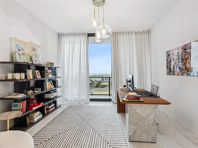 1000 Biscayne Blvd # 1902, Miami FL 33132