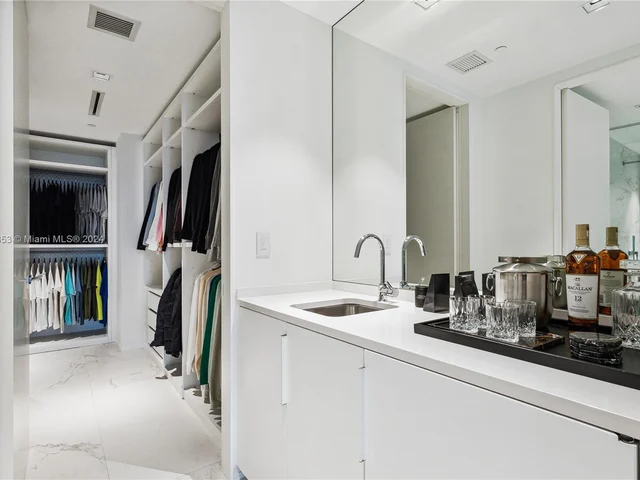 1000 Biscayne Blvd # 1902, Miami FL 33132