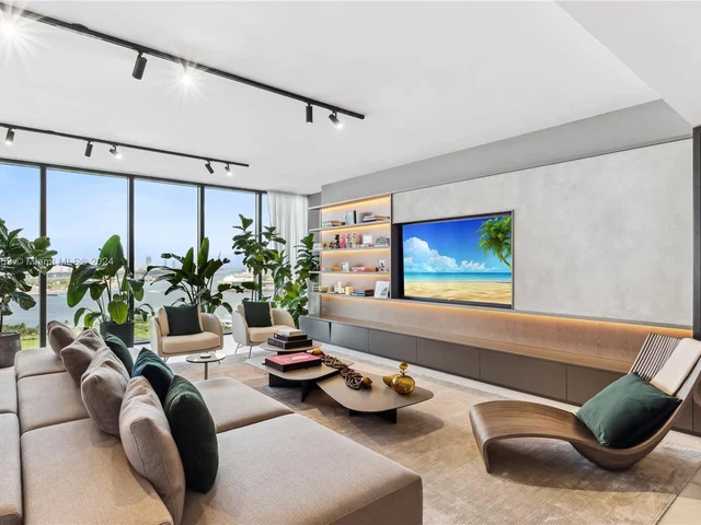 1000 Biscayne Blvd # 1902, Miami FL 33132