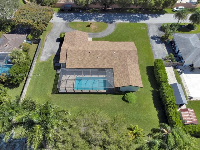 16842 SW 86th Ave, Palmetto Bay FL 33157